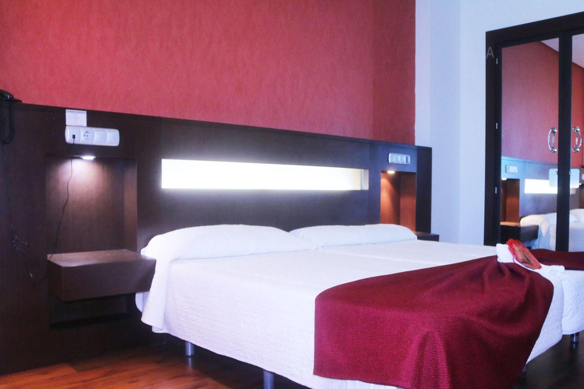 Hotel La Cantuena (Adults Only) Φουενλαμπράδα Εξωτερικό φωτογραφία